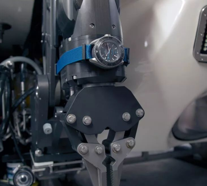 這個年代還帶手表，真的已經算是土了嗎？