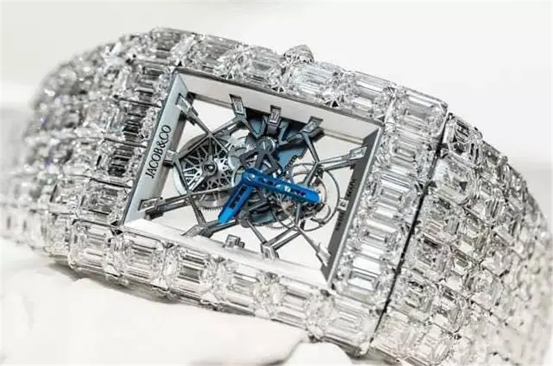 Arnold & Son 剛剛推出一枚新作鏤空盤腕表