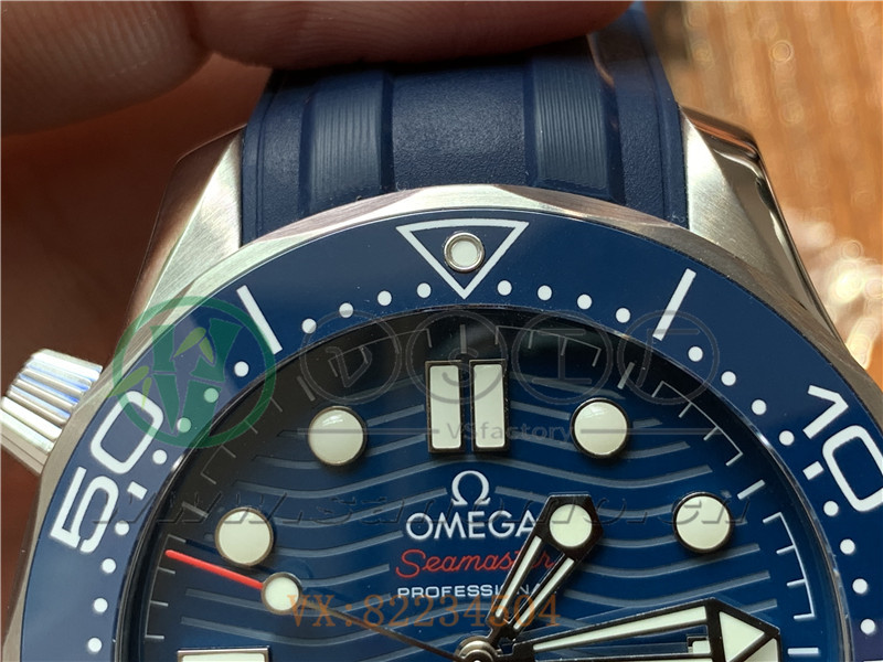 VS廠歐米茄海馬300米「藍(lán)面膠帶」產(chǎn)品展示