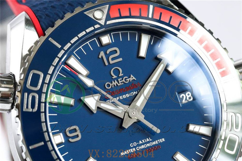 VS廠歐米茄海馬600米「平昌奧運紅藍百事圈」產品展示