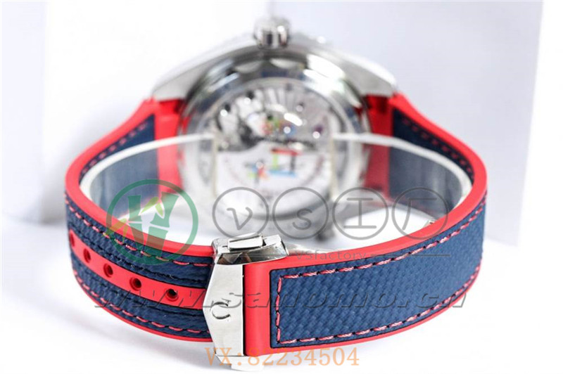 VS廠歐米茄海馬600米「平昌奧運紅藍百事圈」產品展示