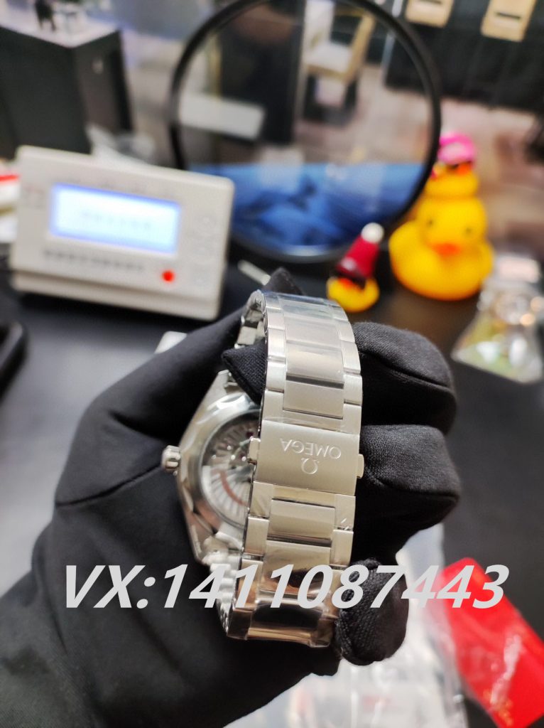 內外兼修!兩分鐘帶你了解VS歐米茄世界時最新版