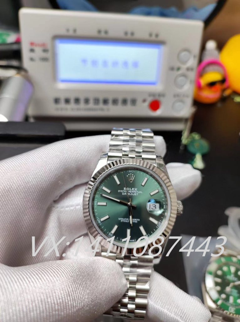 探尋VS廠日志薄荷綠41mm復刻表天花板