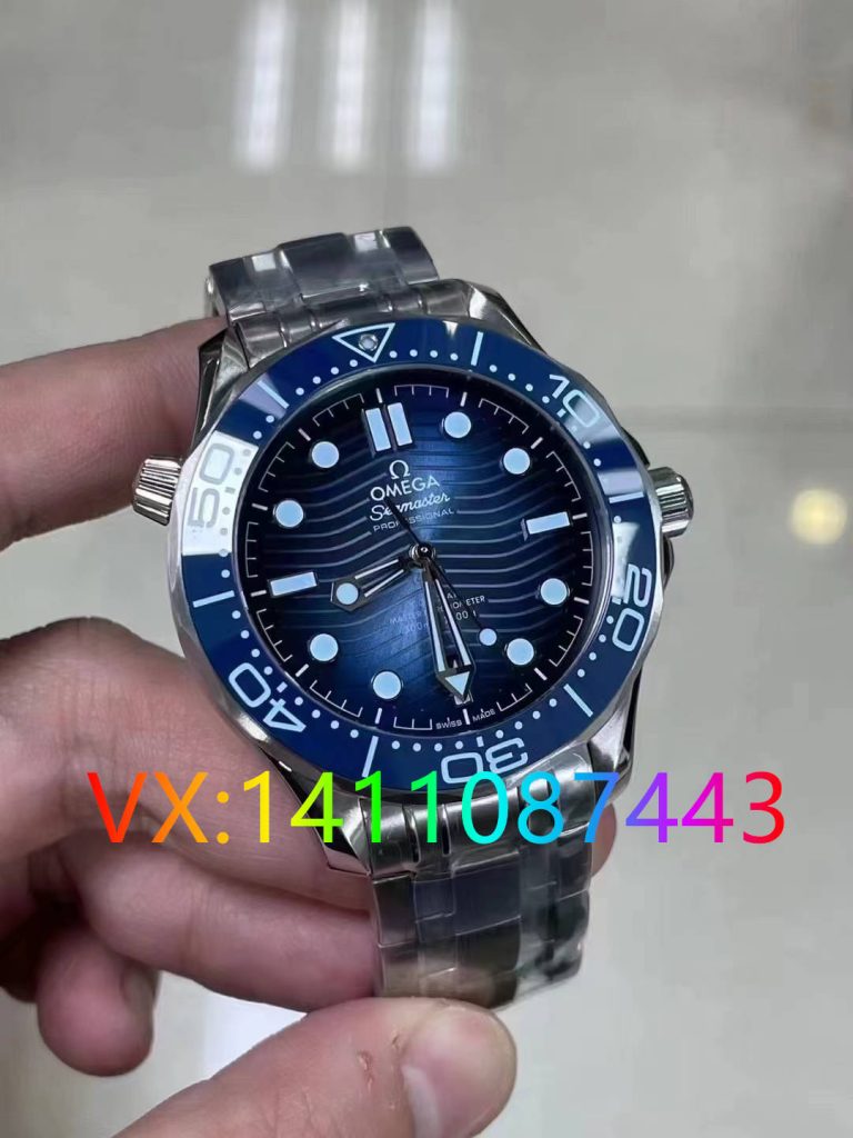 VS廠海馬300米細節全解析：冰藍面8800機芯對比