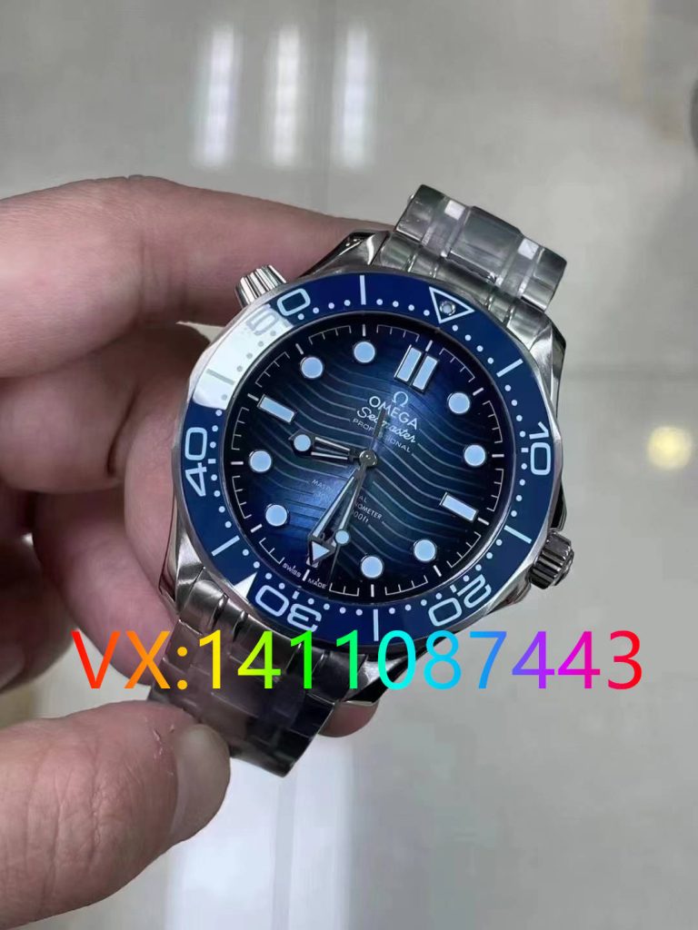 VS廠海馬300米細節全解析：冰藍面8800機芯對比