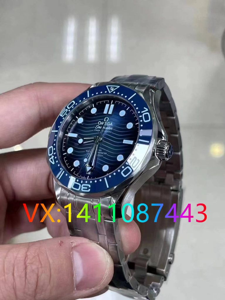 VS廠海馬300米細節全解析：冰藍面8800機芯對比