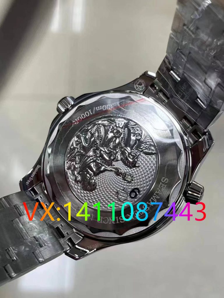 VS廠海馬300米細節全解析：冰藍面8800機芯對比