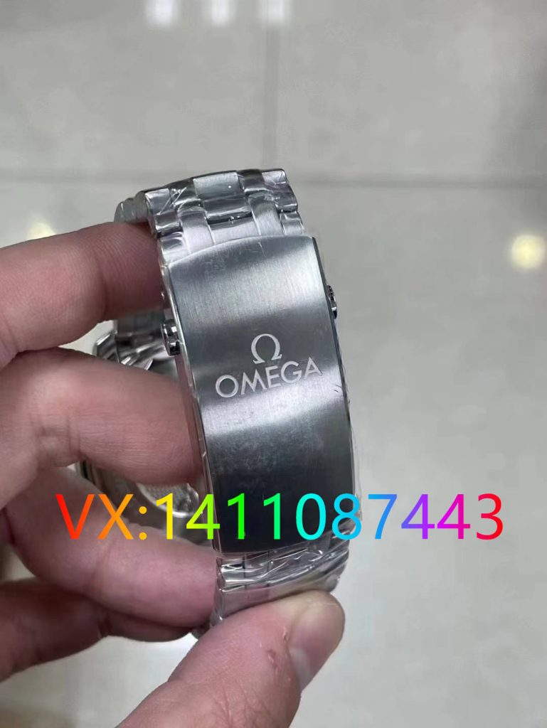 VS廠海馬300米細節全解析：冰藍面8800機芯對比