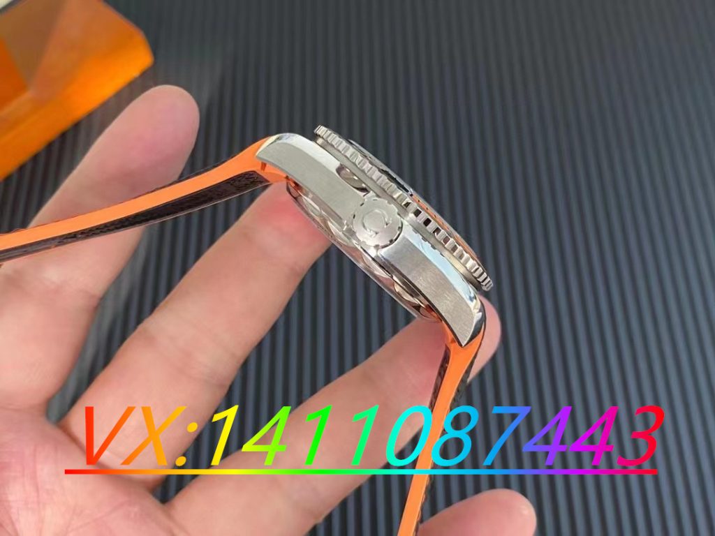 VS 廠的歐米茄海馬 600M 四分之一橙在做工質量方面表現怎樣呢？