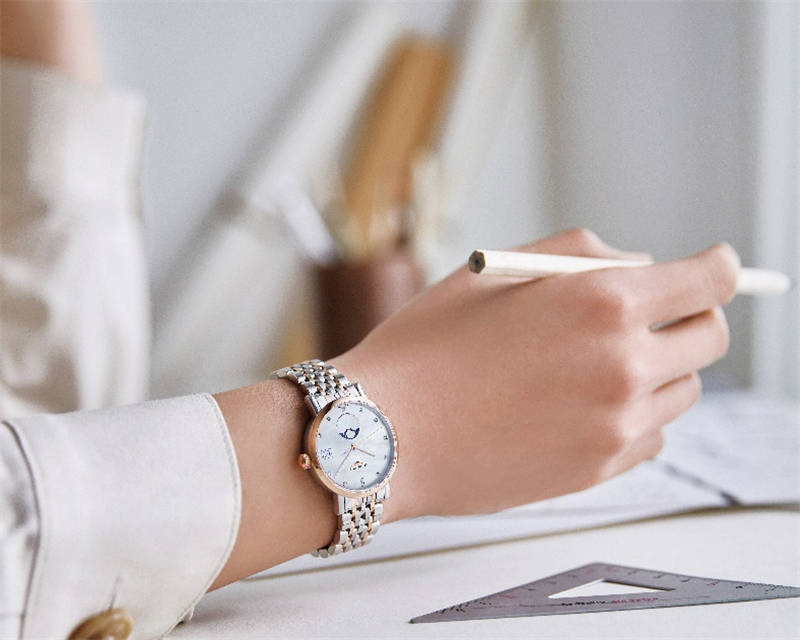 典雅女性必備 浪琴全新月相腕表震撼上市