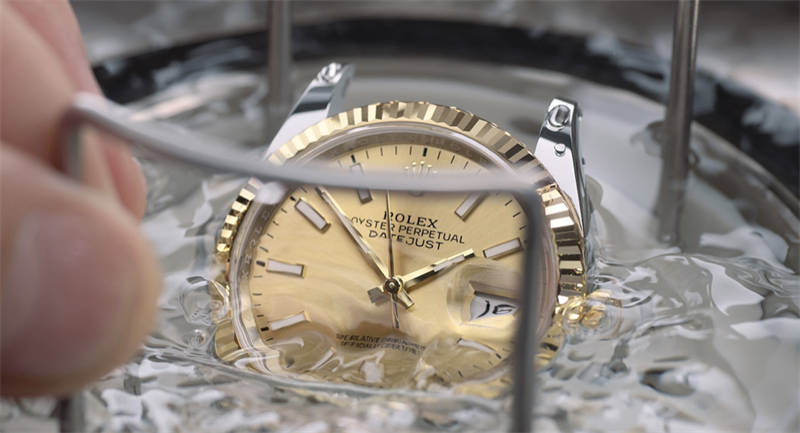 勞力士超準天文臺：完美結(jié)合工藝與科技