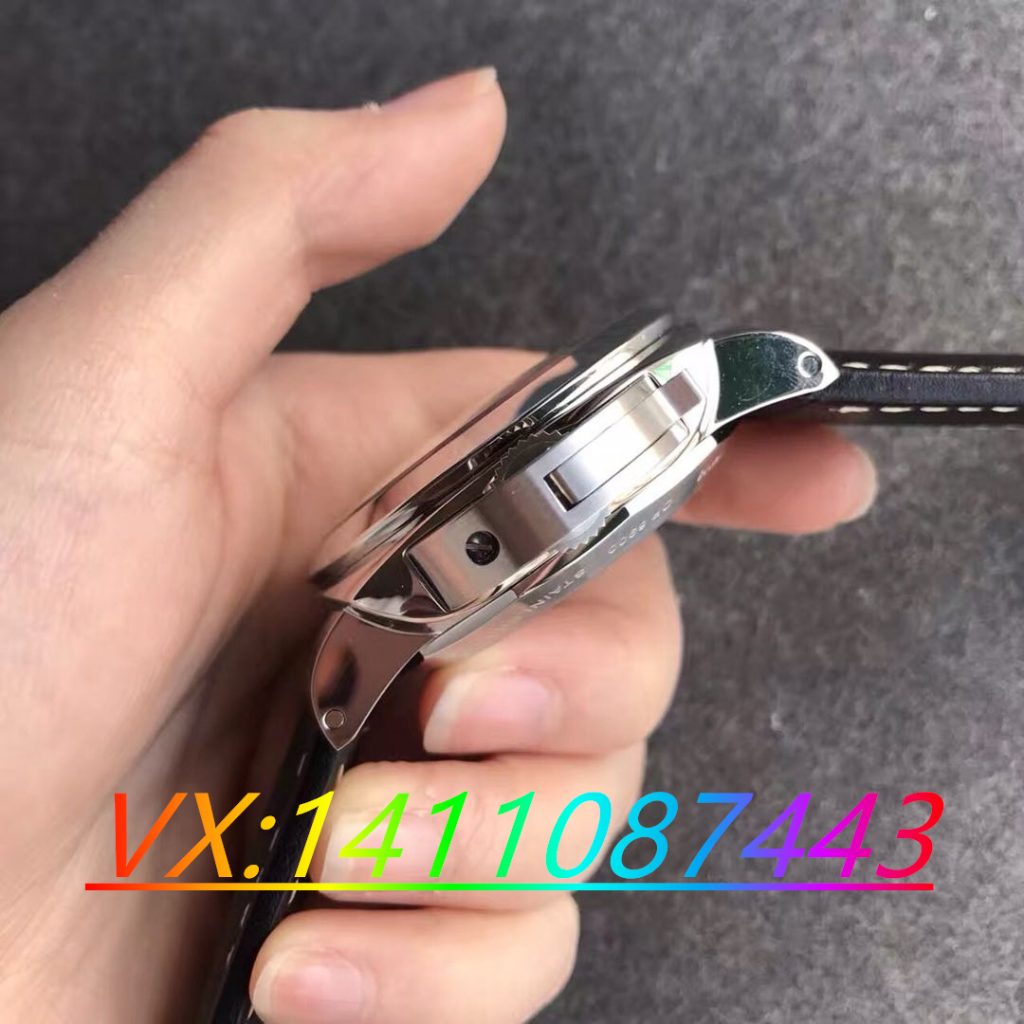 沛納海359 VS廠搭配P9000機芯：傳承經典，細節(jié)之美盡顯