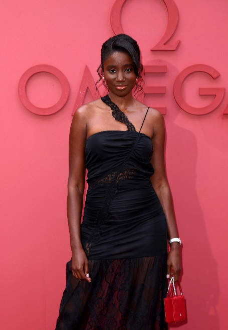 辛迪·克勞馥與凱雅·格伯亮相歐米茄新店開幕