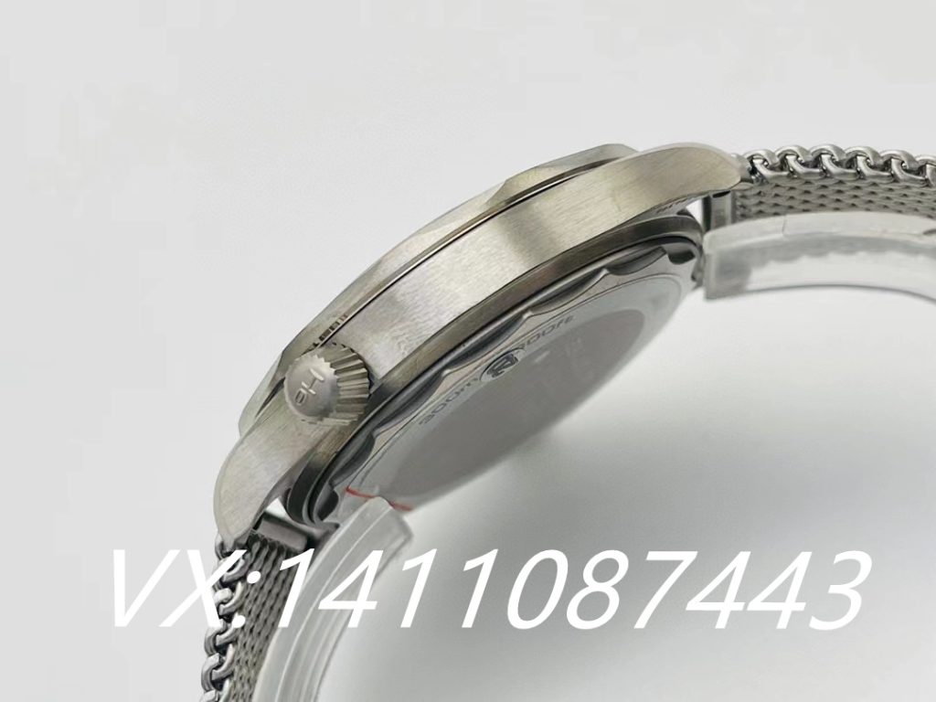 VS廠歐米茄海馬300無(wú)暇赴死采用的是什么機(jī)芯？