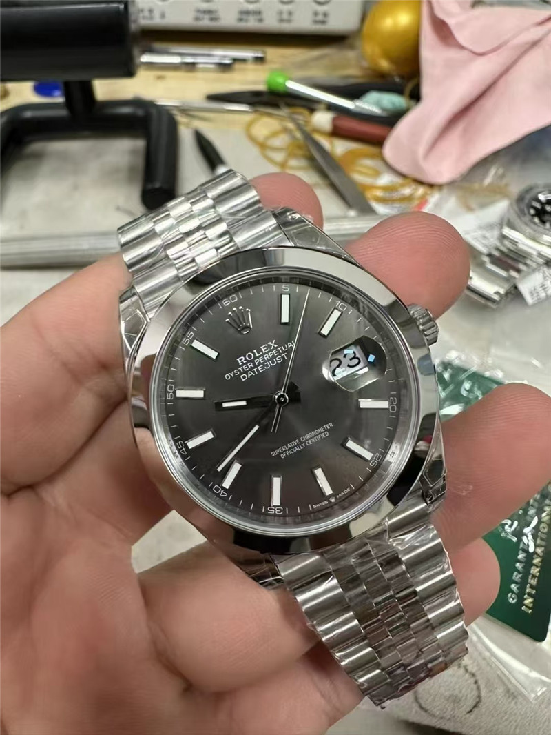 VS廠勞力士灰面日志復刻表：高度還原與細節評測