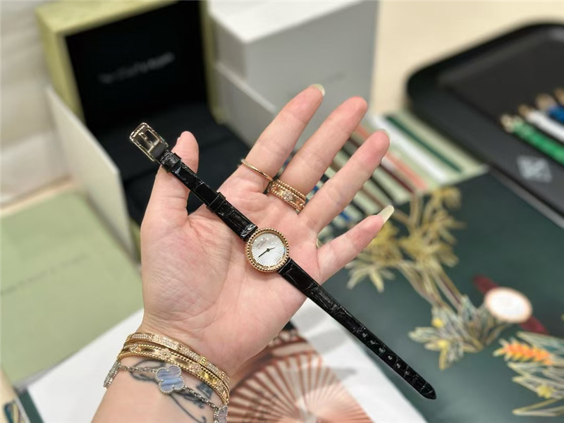 梵克雅寶Perlee復刻腕表：奢華與金貴的璀璨交織