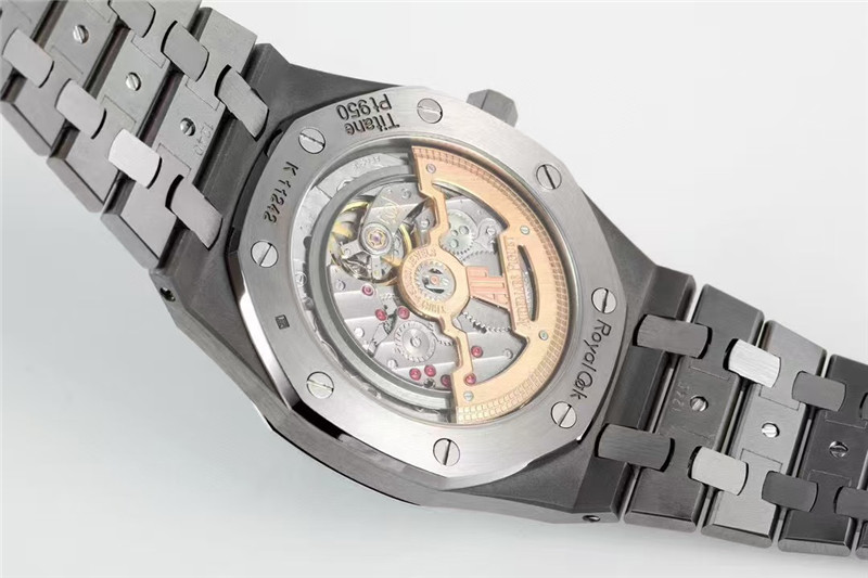 ZF鈦金屬版愛彼15202對比ZF工廠愛彼15400復刻表的細節突破