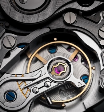 格拉蘇蒂制表舞臺(tái)，鵝頸微調(diào)演繹的工藝傳奇