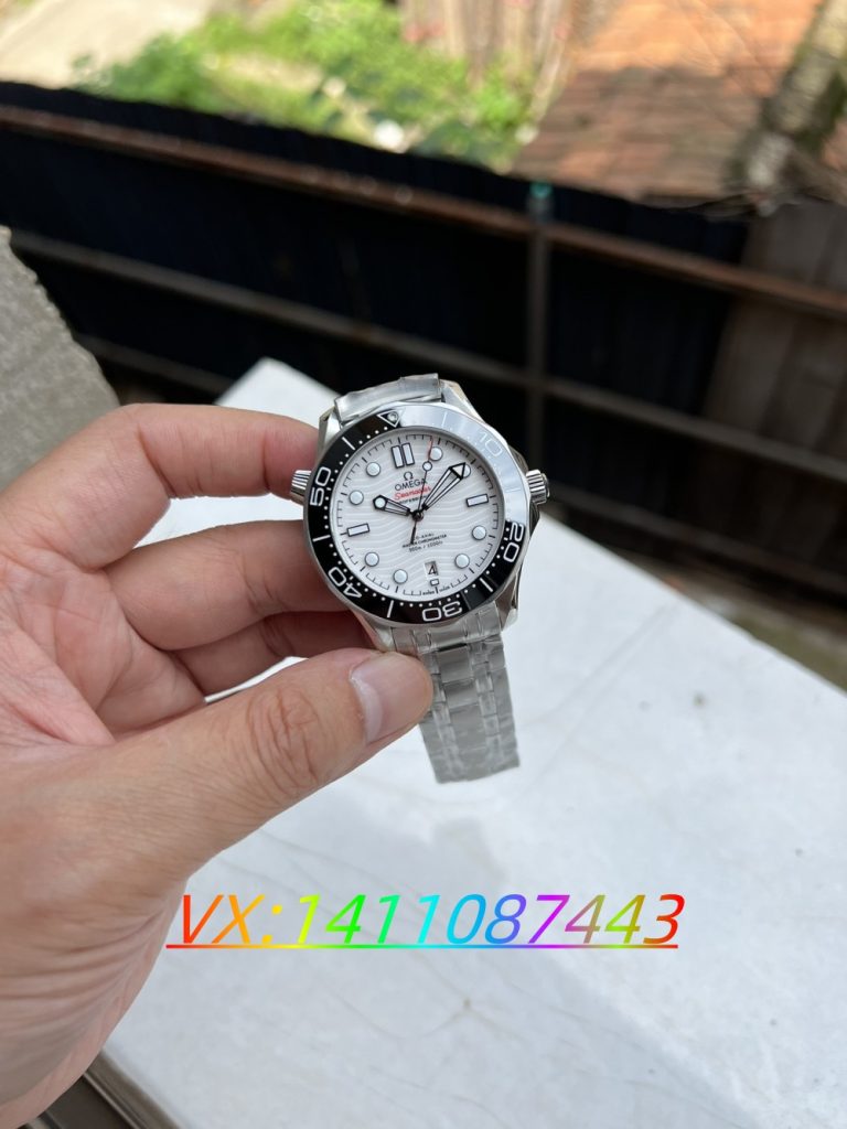 VS廠歐米茄海馬300熊貓盤值得入手嗎？