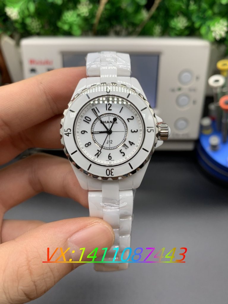 為何女人鐘情石英表,男人偏愛機械表