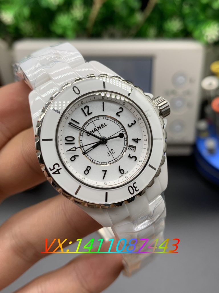 為何女人鐘情石英表,男人偏愛機械表