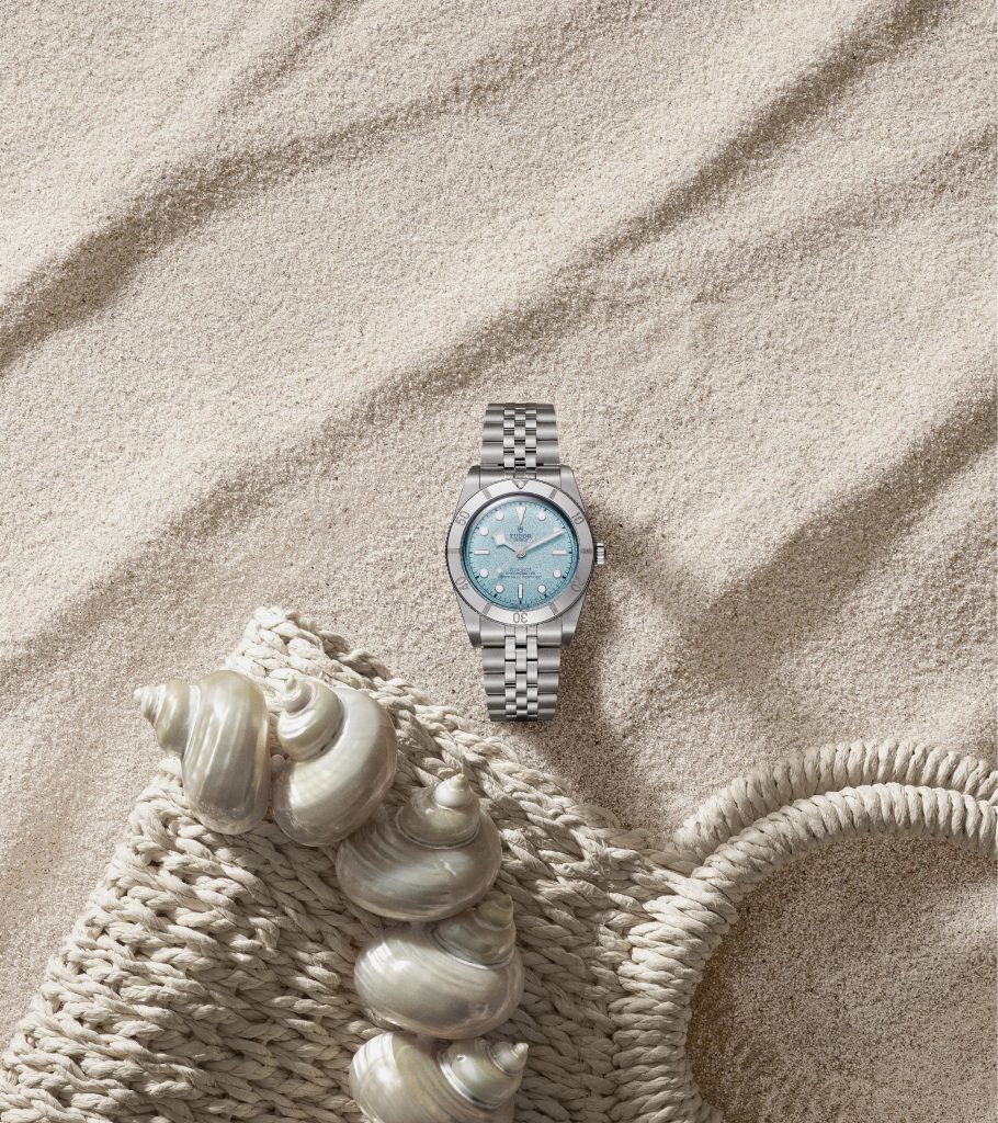 帝舵碧灣 54 型 “極境藍款”：時間里的悠然與傳承