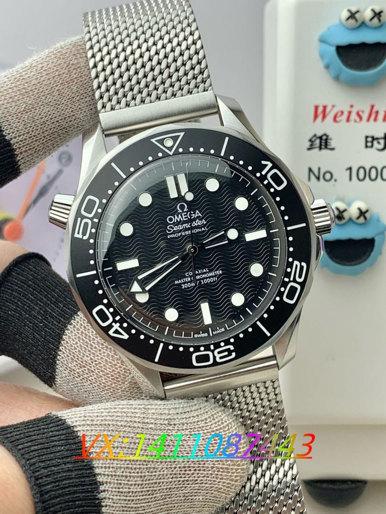 VS2025新款 “無歷” 海馬300米黑盤鋁圈評測:復(fù)古魅力與現(xiàn)代工藝的交融?