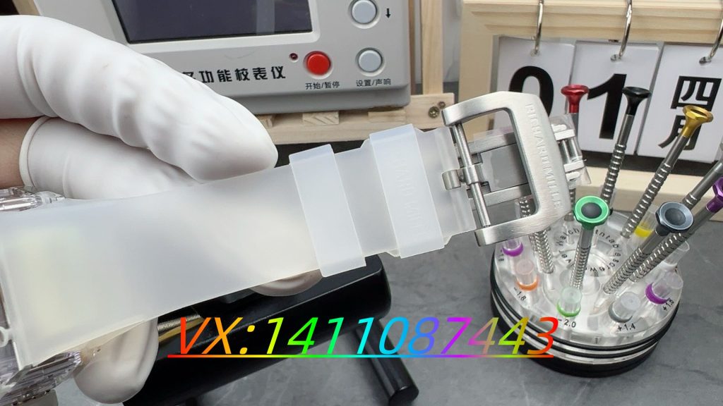 EUR廠雪流璃陀飛輪實(shí)拍評(píng)測:機(jī)械藝術(shù)的透明之美?